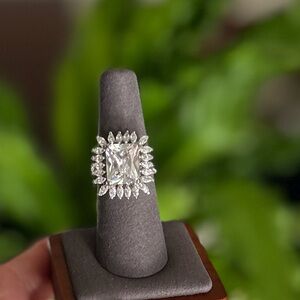 NWOT  Cocktail / Fashion Clear Crystals Ring, Sz 7